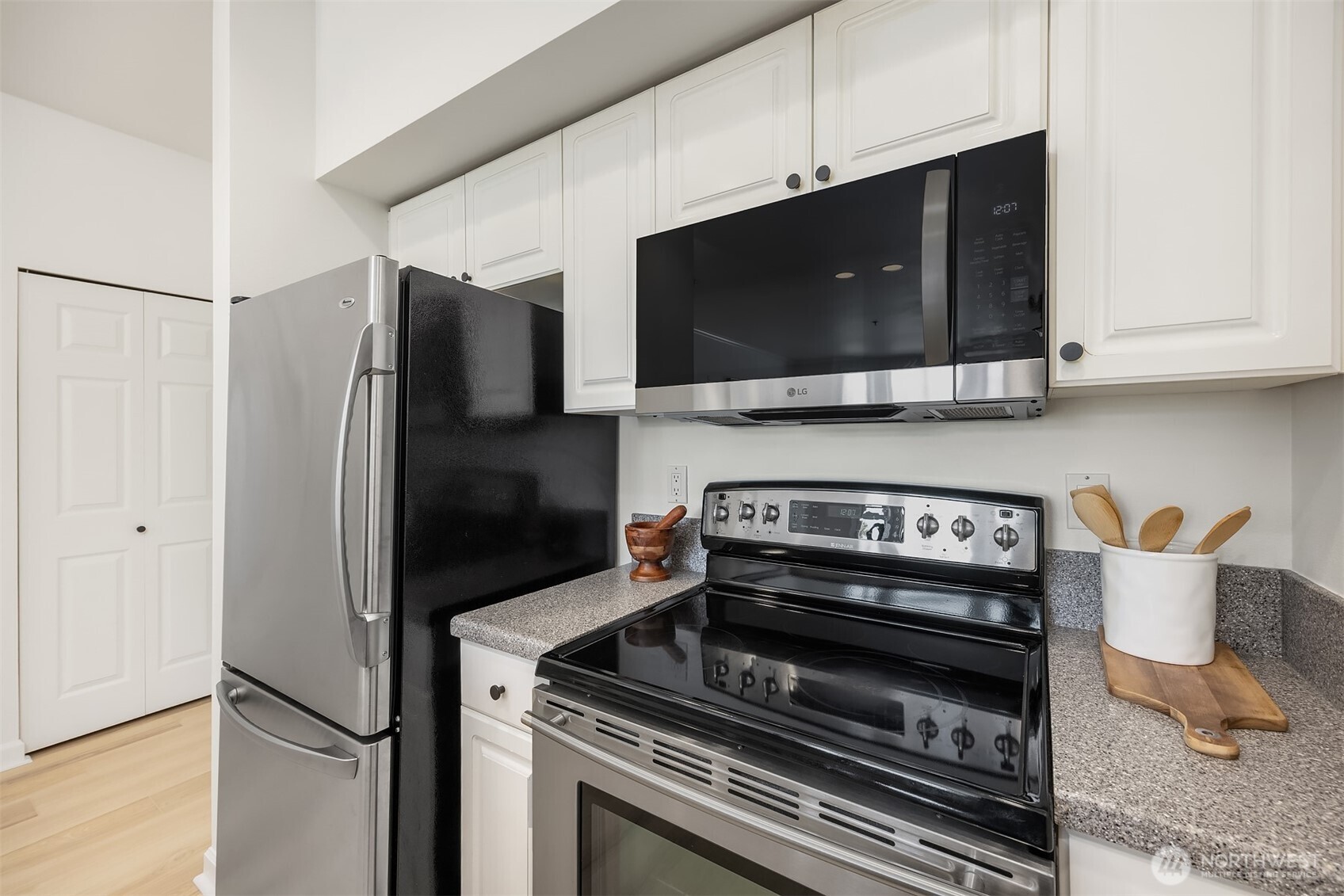 122 State Street, Unit 207E Kirkland, WA 98033 - Photo 10 of 26