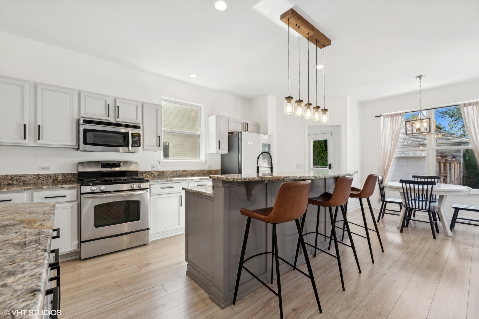 24 Prall's Loop Highwood, IL 60040 - Photo 4 of 16