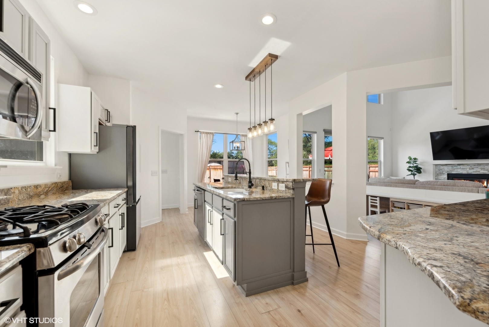 24 Prall's Loop Highwood, IL 60040 - Photo 5 of 16