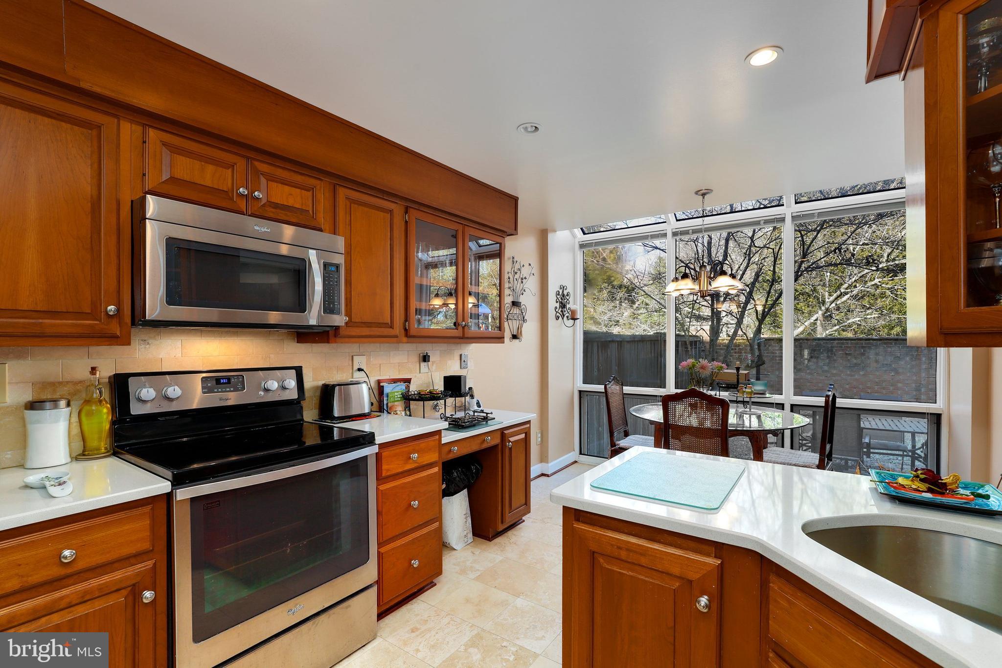 9425 Lost Trail Way Potomac, MD 20854 - Photo 15 of 42