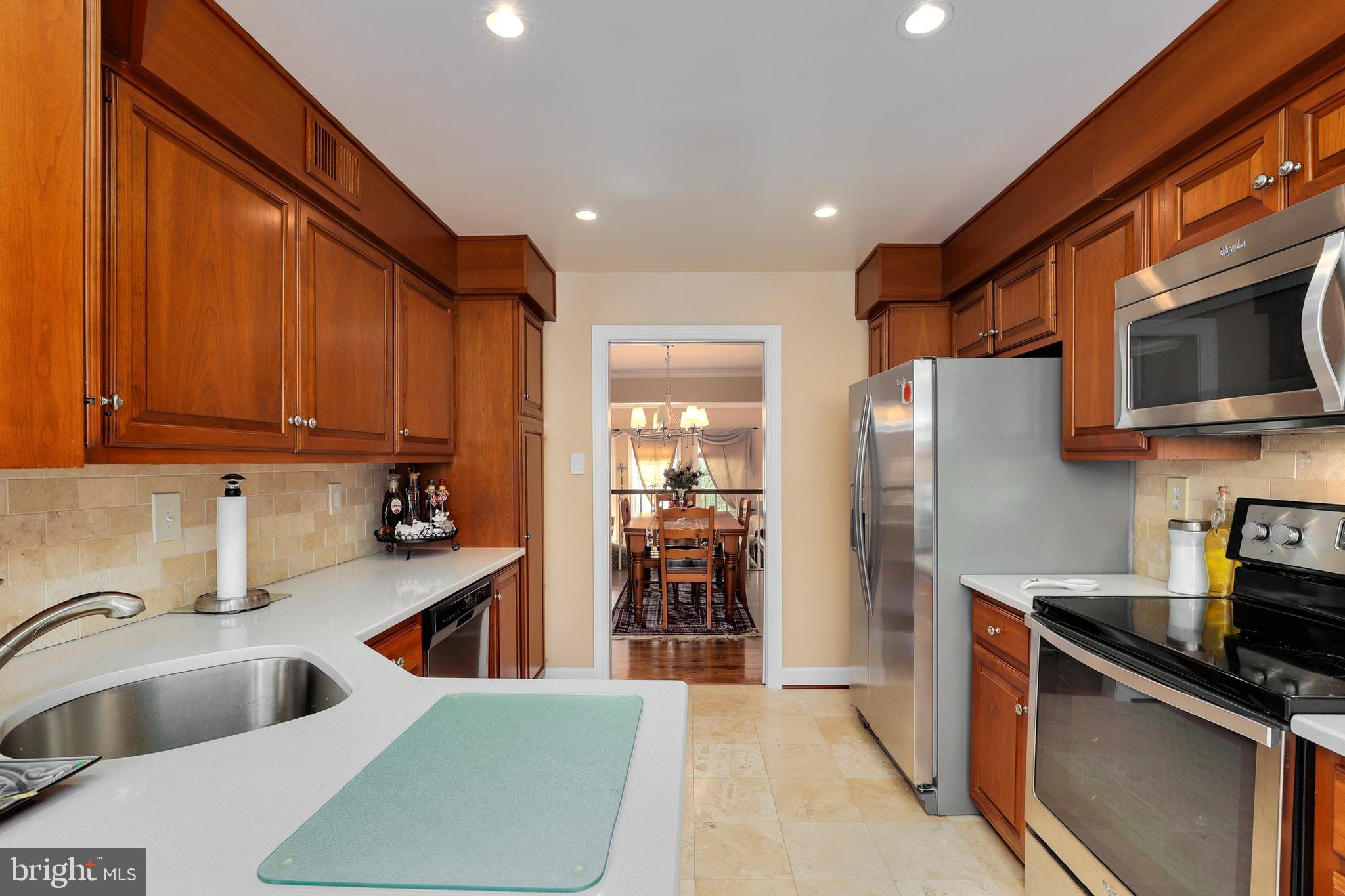 9425 Lost Trail Way Potomac, MD 20854 - Photo 16 of 42