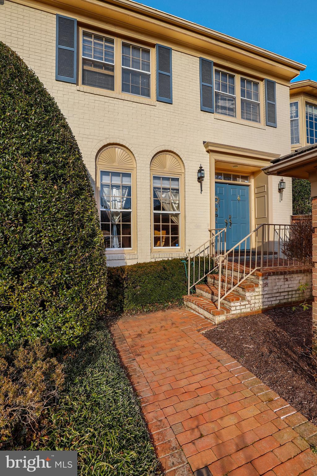 9425 Lost Trail Way Potomac, MD 20854 - Photo 4 of 42