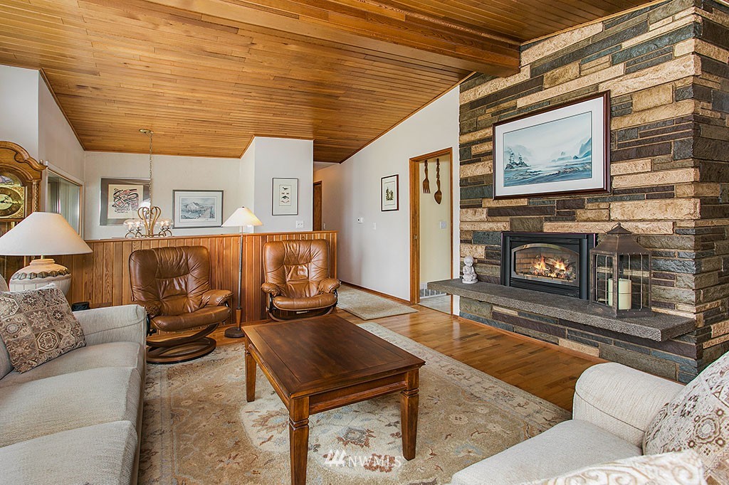 7414 180th Street Southwest Edmonds, WA 98026 - Photo 3 of 20 Gallery Image 3