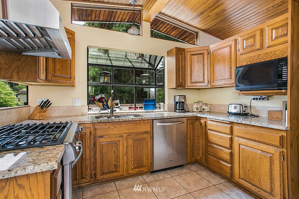 7414 180th Street Southwest Edmonds, WA 98026 - Photo 5 of 20 Gallery Image 5