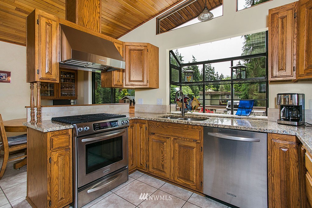 7414 180th Street Southwest Edmonds, WA 98026 - Photo 6 of 20 Gallery Image 6