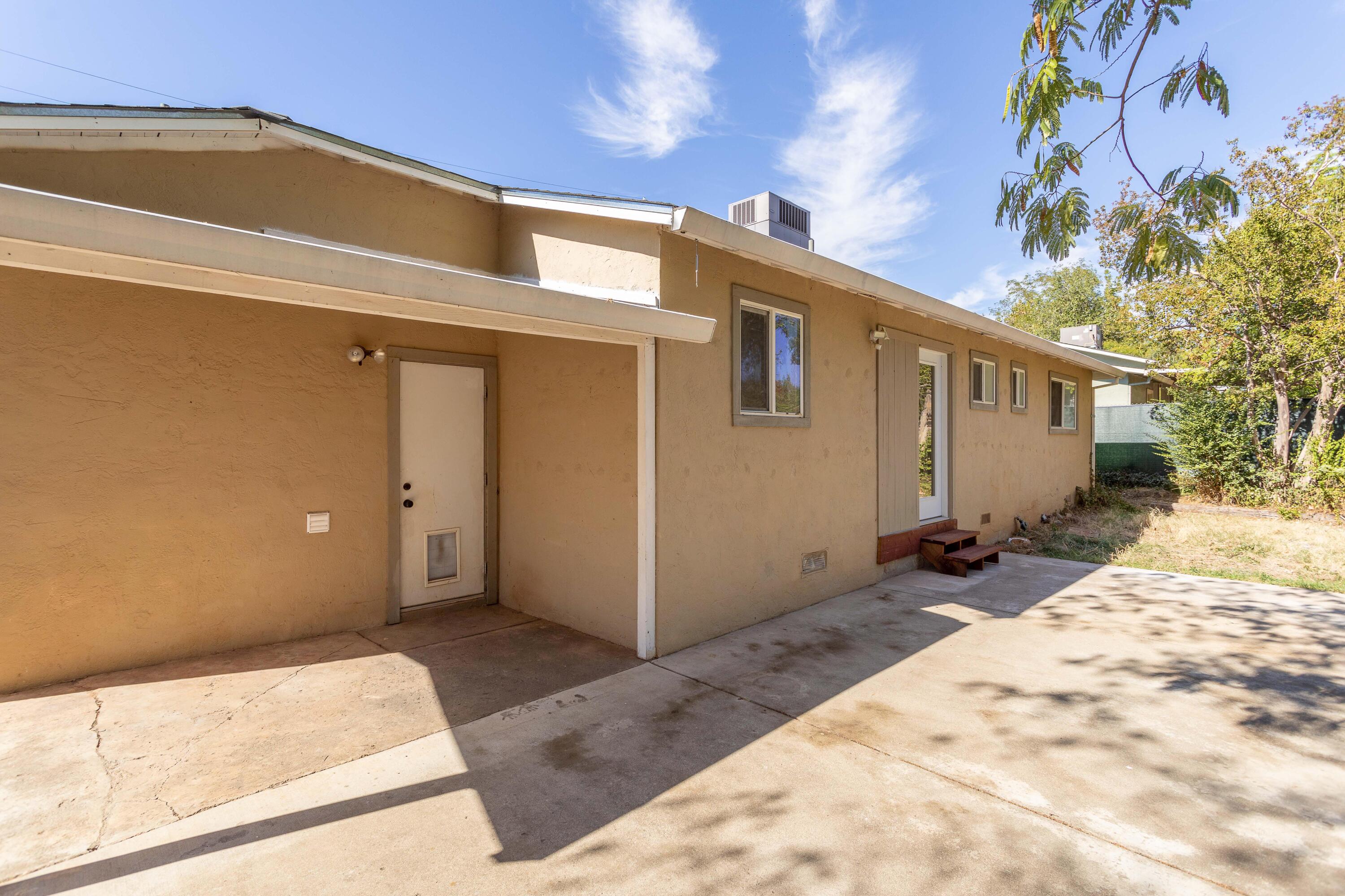 2943 Kenco Avenue Redding, CA 96002 - Photo 18 of 19 a backyard of a house