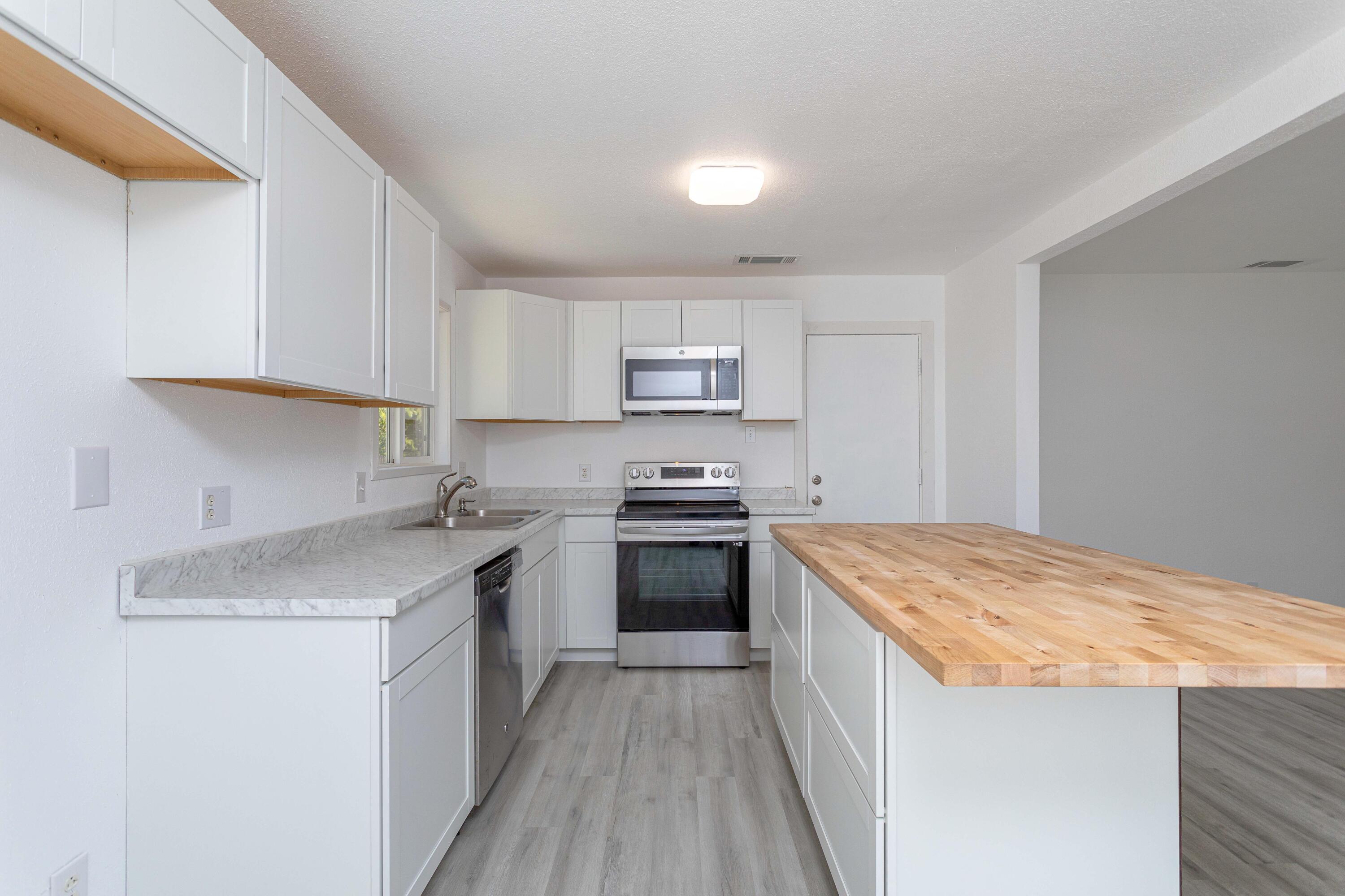 2943 Kenco Avenue Redding, CA 96002 - Photo 5 of 19 a kitchen with stainless steel appliances granite countertop a sink stove and refrigerator