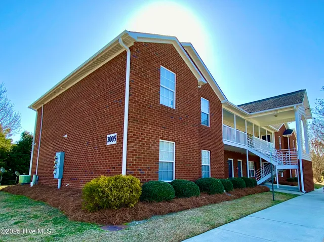 $925 | 3001 MacGregor Downs Road, Unit 102, Greenville, NC 27834