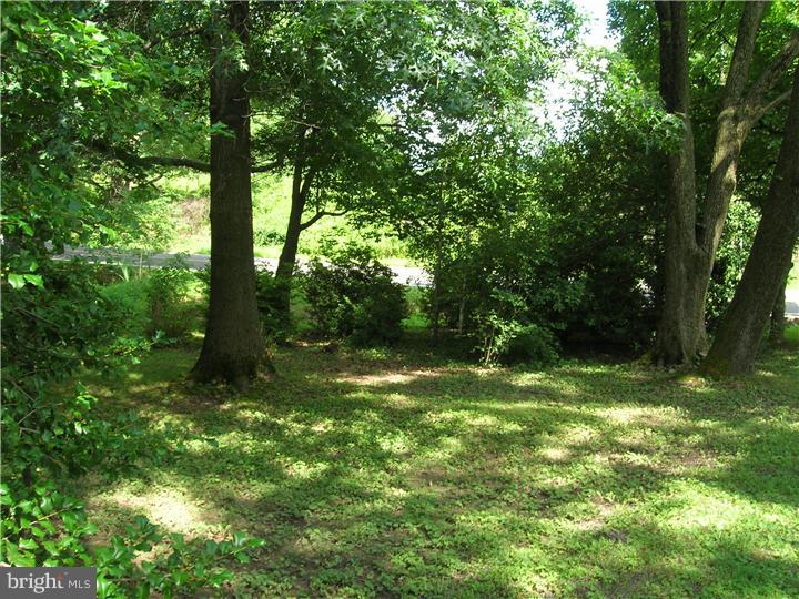 1118 Wrightstown Road Newtown, PA 18940 - Photo 16 of 17 Front Yard