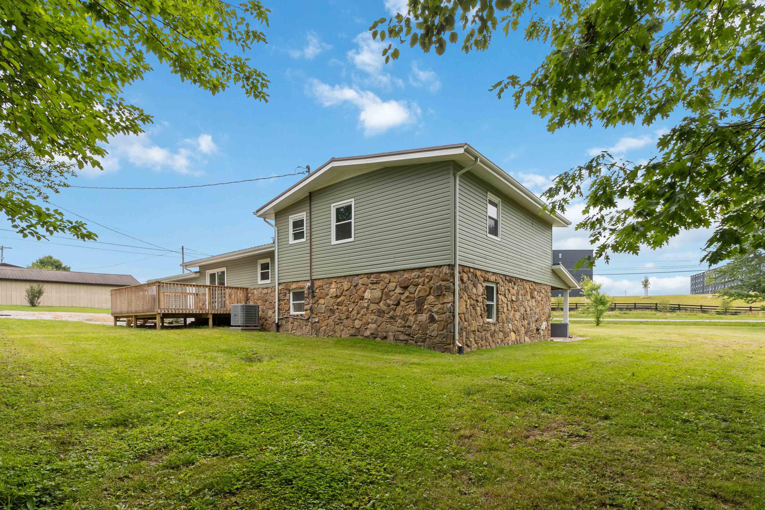 1896 West Laurel Road London, KY 40741 - Photo 4 of 33 029