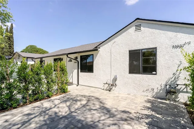 $3,250 | 11937 Burton Street, North Hollywood, CA 91605