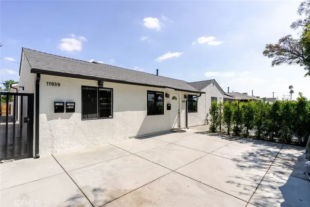 $3,250 | 11937 Burton Street, North Hollywood, CA 91605