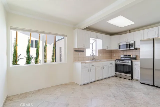 $3,250 | 11937 Burton Street, North Hollywood, CA 91605