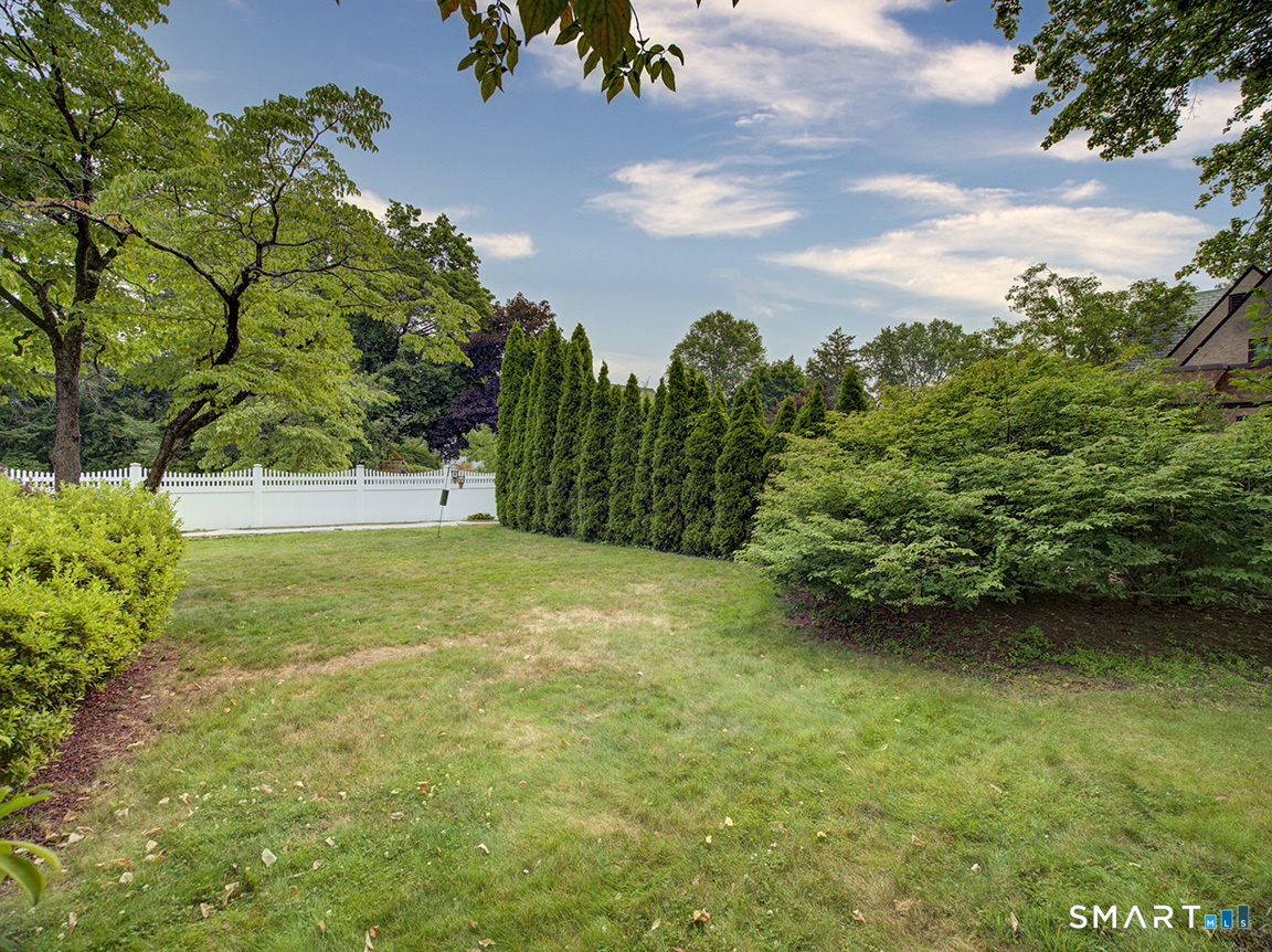 75 Churchill Road Hamden, CT 06517 - Photo 3 of 40
