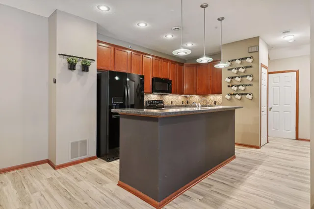 $284,999 | 1650 White Pine Way, Unit B, Carver, MN 55315