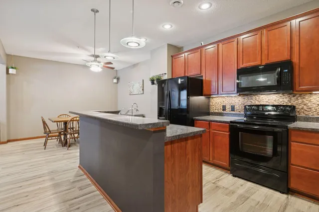 $284,999 | 1650 White Pine Way, Unit B, Carver, MN 55315