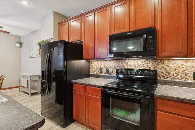 $284,999 | 1650 White Pine Way, Unit B, Carver, MN 55315