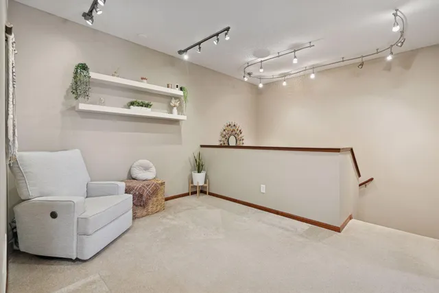 $279,900 | 1650 White Pine Way, Unit B, Carver, MN 55315