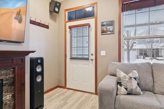 $284,999 | 1650 White Pine Way, Unit B, Carver, MN 55315