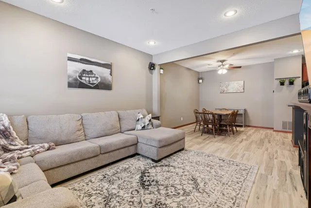 $284,999 | 1650 White Pine Way, Unit B, Carver, MN 55315