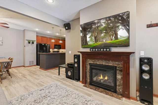 $284,999 | 1650 White Pine Way, Unit B, Carver, MN 55315