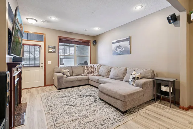 $284,999 | 1650 White Pine Way, Unit B, Carver, MN 55315