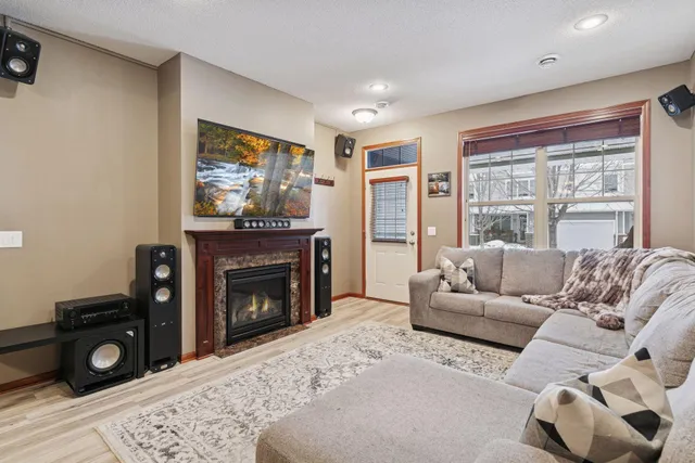 $284,999 | 1650 White Pine Way, Unit B, Carver, MN 55315