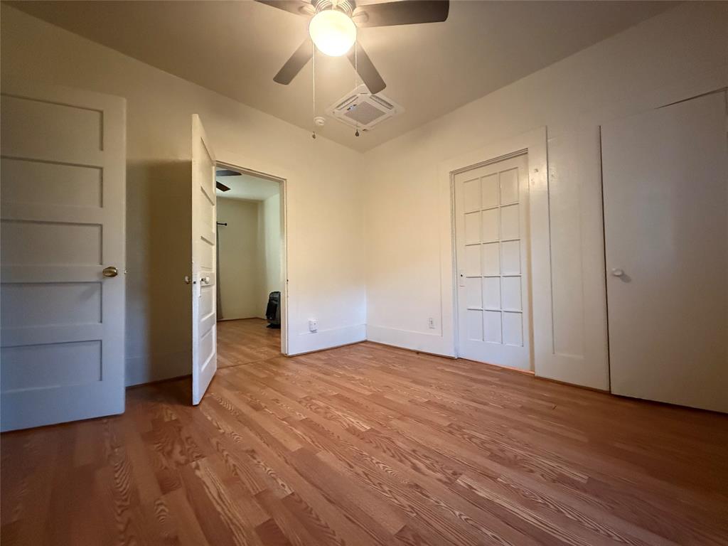 514 Ritchey Street Gainesville, TX 76240 - Photo 3 of 7 an empty room with closet and a chandelier fan