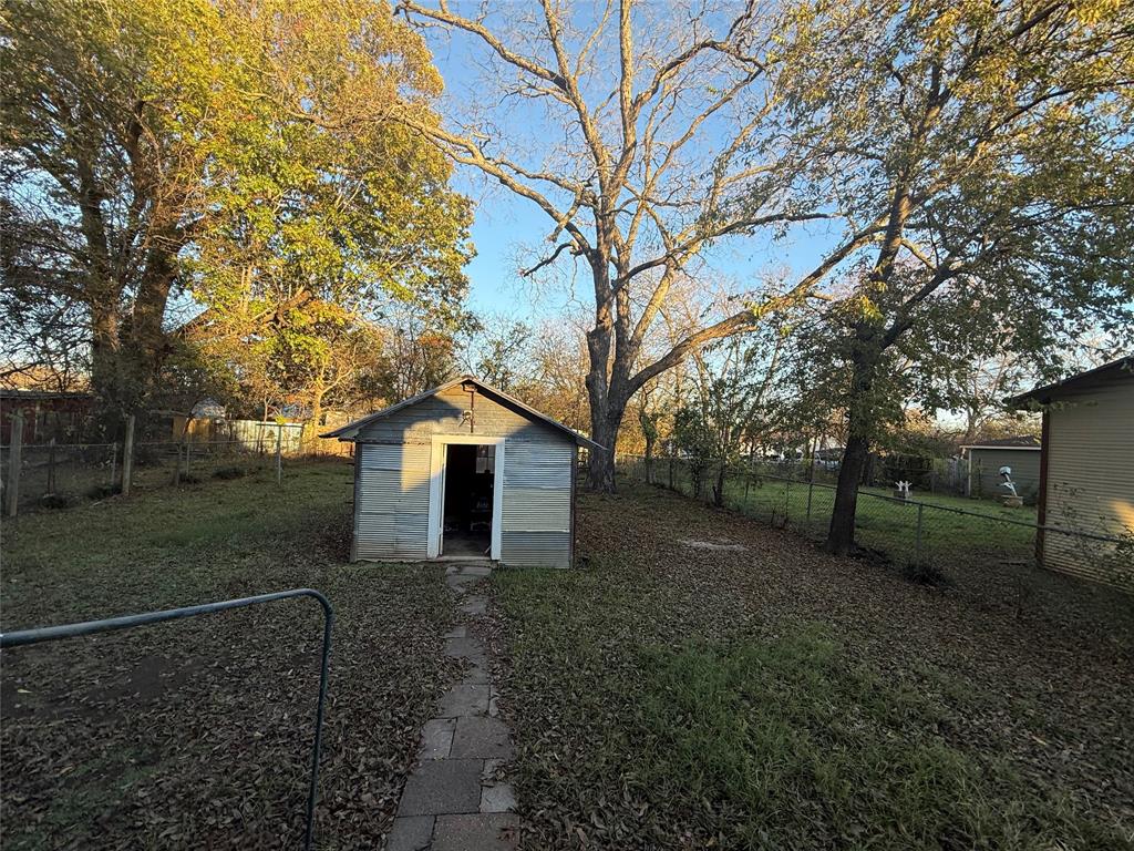 514 Ritchey Street Gainesville, TX 76240 - Photo 7 of 7 a white house that has a tree in front of it