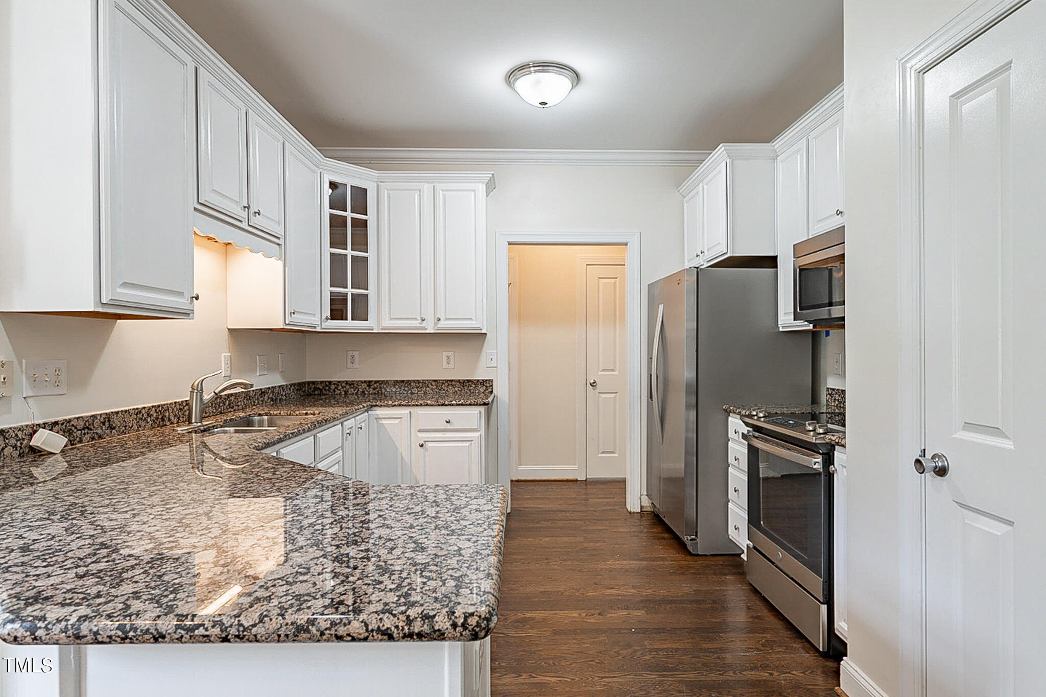 4008 Hope Valley Road Durham, NC 27707 - Photo 6 of 28 photo_06