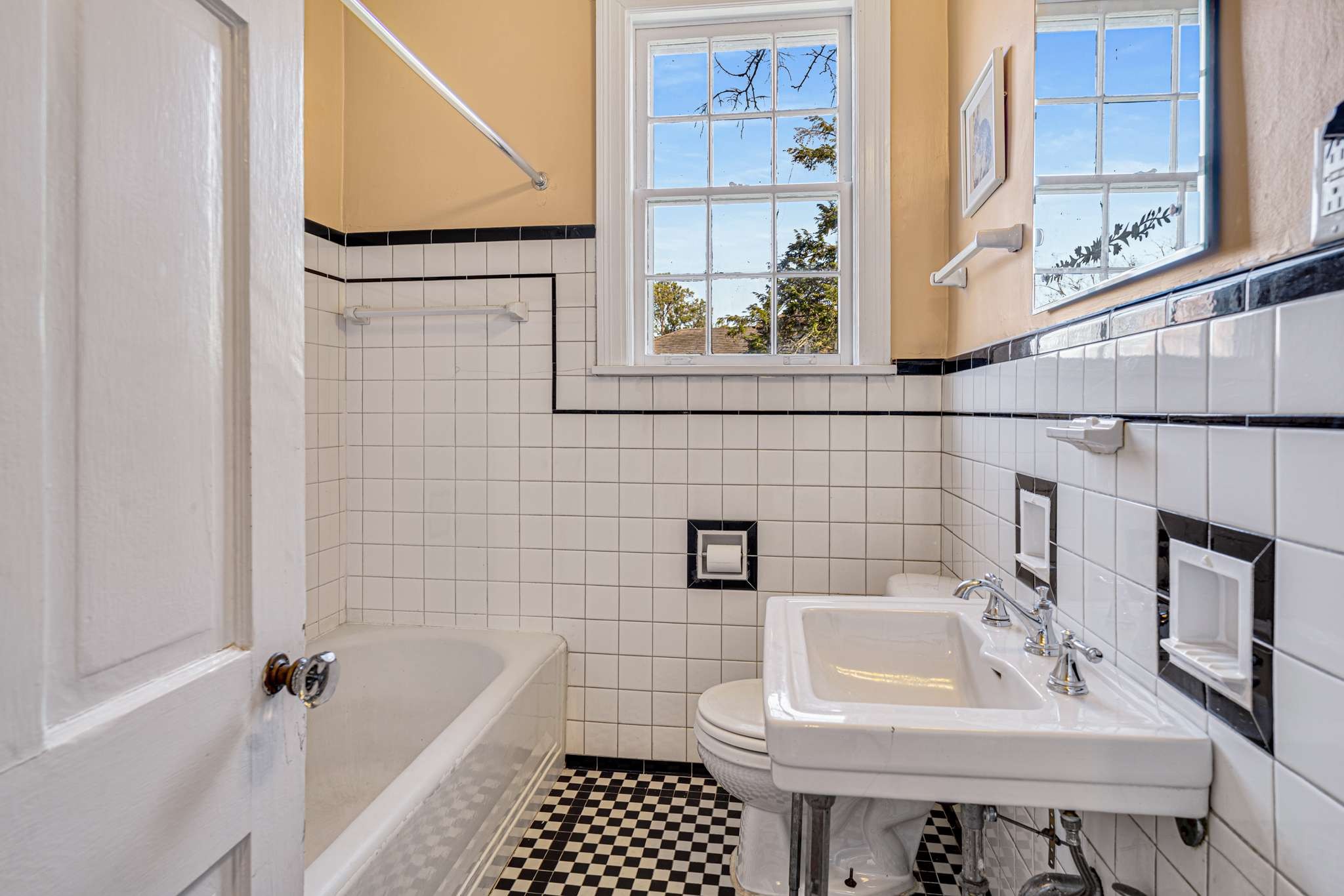 3002 Overlook Drive Nashville, TN 37212 - Photo 13 of 46 a bathroom with a sink a toilet and shower