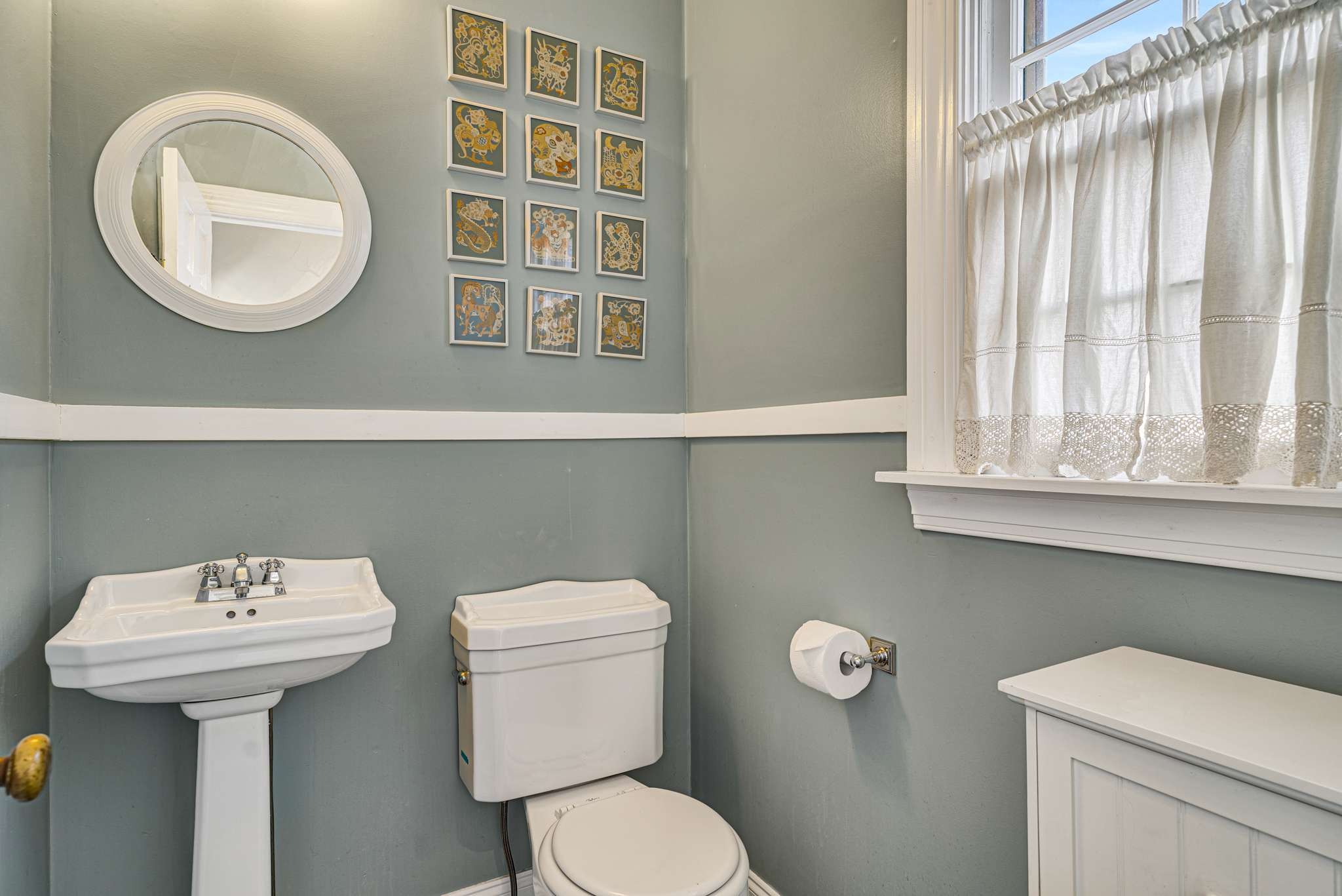 3002 Overlook Drive Nashville, TN 37212 - Photo 20 of 46 a bathroom with a toilet sink and mirror