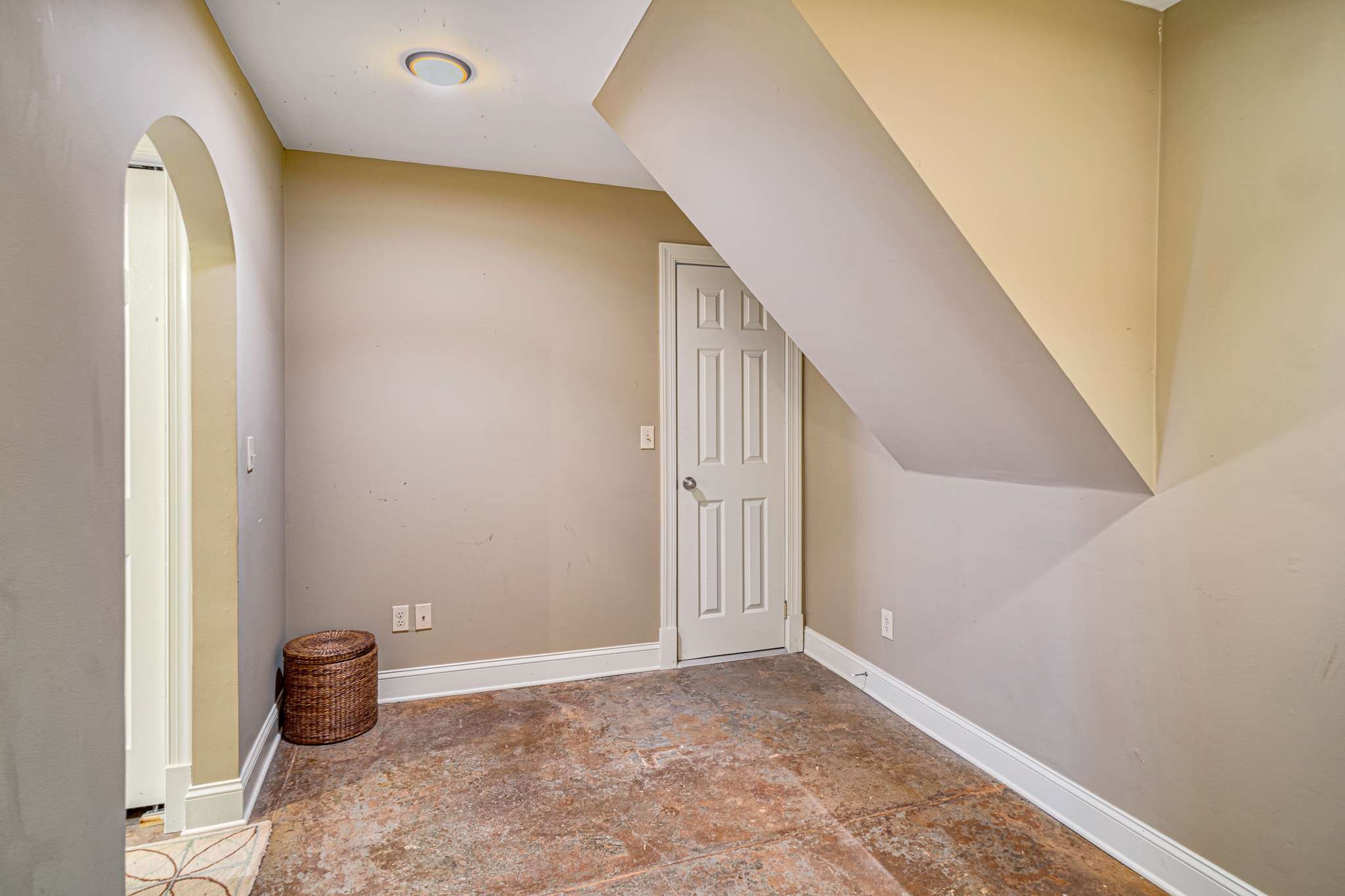 3002 Overlook Drive Nashville, TN 37212 - Photo 32 of 46 a view of an entryway
