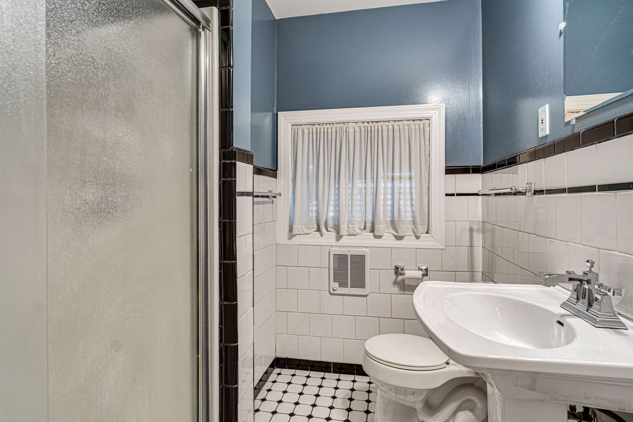 3002 Overlook Drive Nashville, TN 37212 - Photo 33 of 46 a bathroom with a sink a toilet and shower