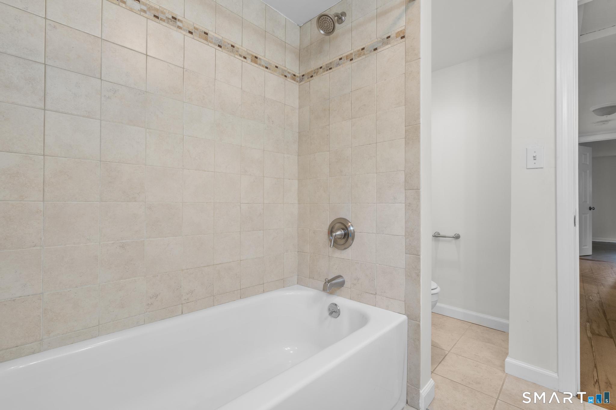 89 Book Hill Road Essex, CT 06426 - Photo 24 of 40 a bathroom with a bathtub