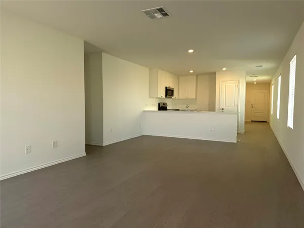 $1,575 | 242 Kings Row Lane, Jarrell, TX 76537