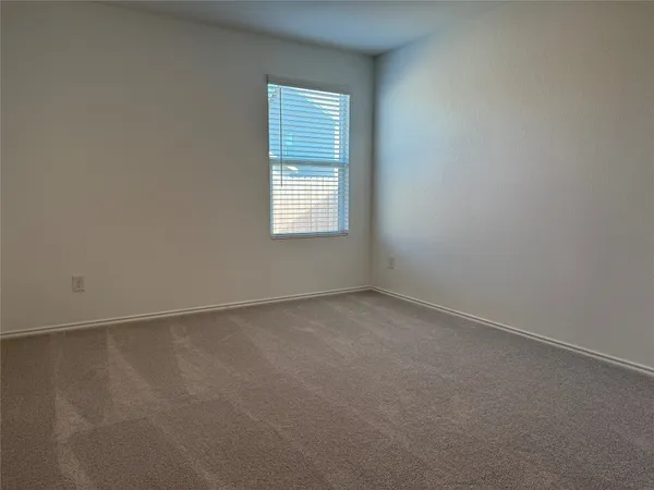 $1,575 | 242 Kings Row Lane, Jarrell, TX 76537