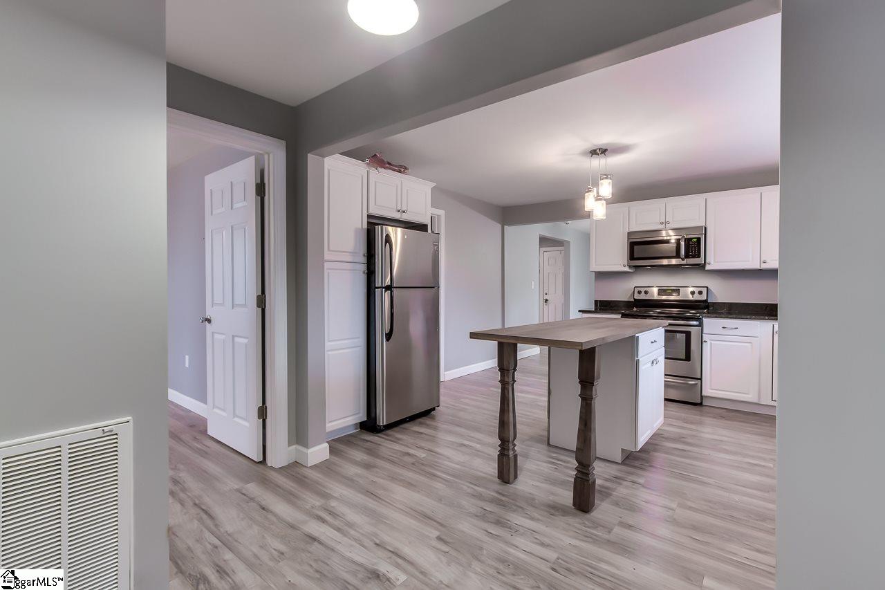 570 Victor Hill Road Greer, SC 29651 - Photo 11 of 33