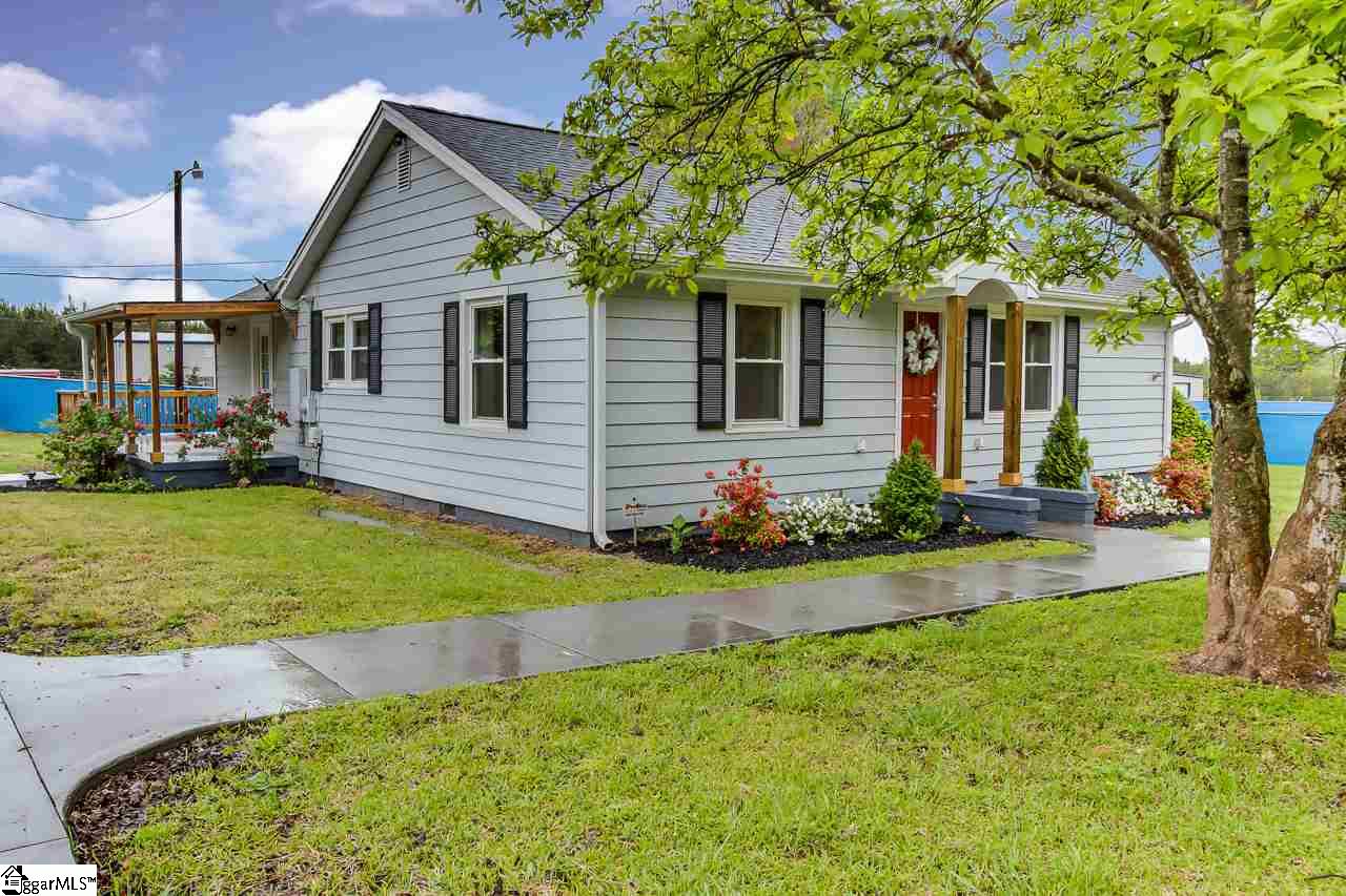 570 Victor Hill Road Greer, SC 29651 - Photo 3 of 33