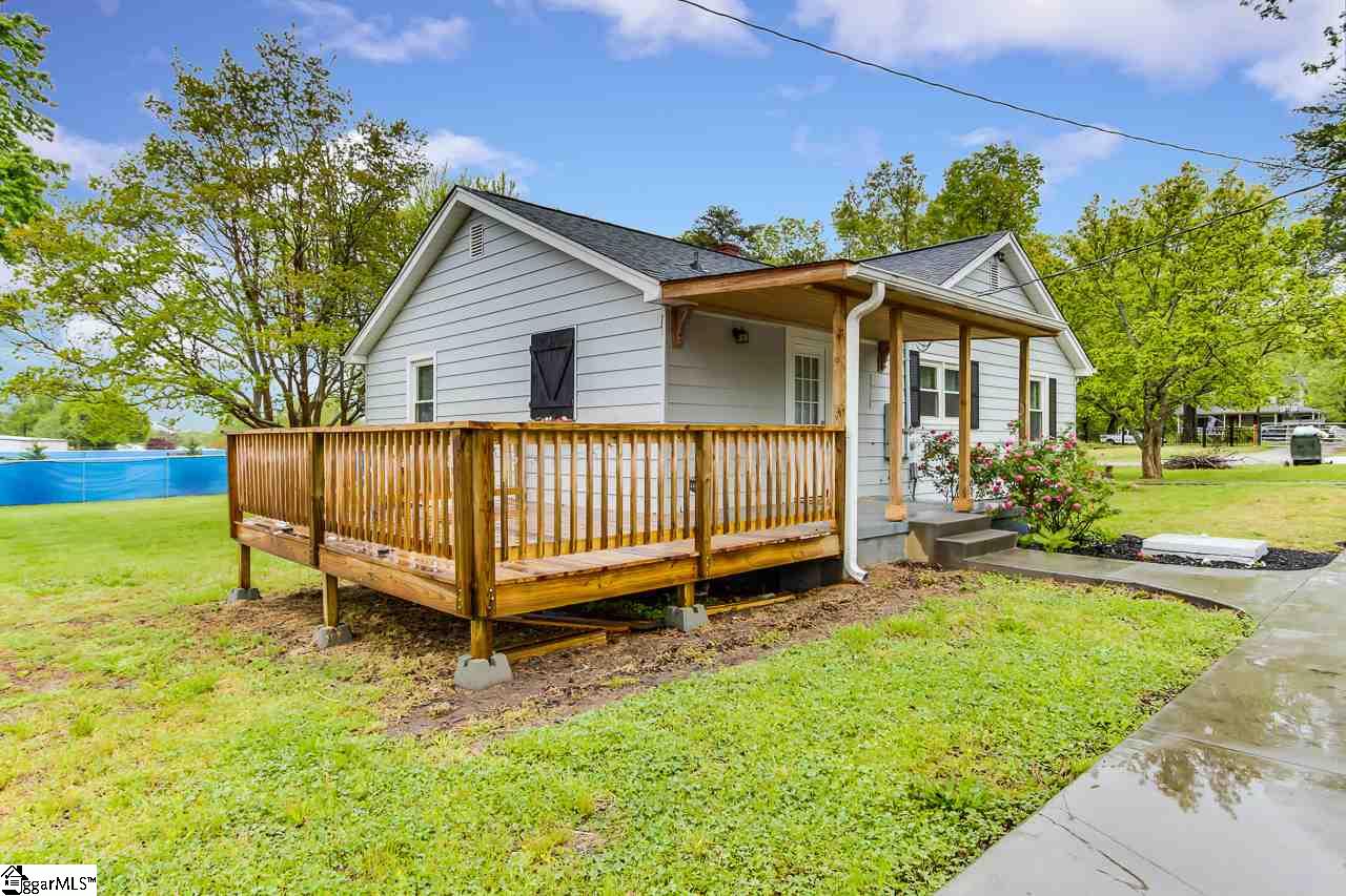 570 Victor Hill Road Greer, SC 29651 - Photo 5 of 33