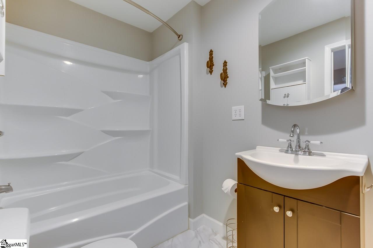 570 Victor Hill Road Greer, SC 29651 - Photo 8 of 33
