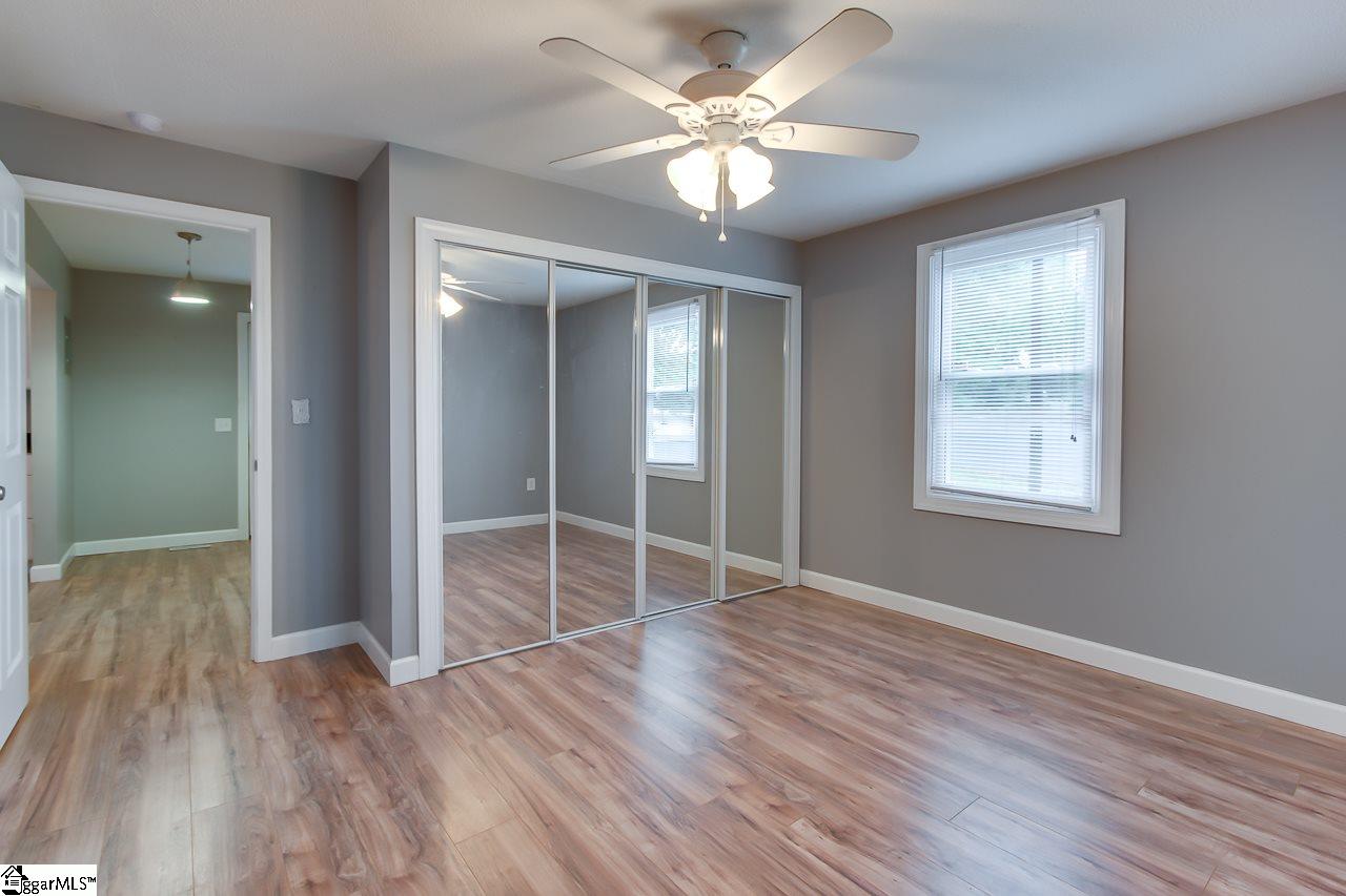 570 Victor Hill Road Greer, SC 29651 - Photo 9 of 33