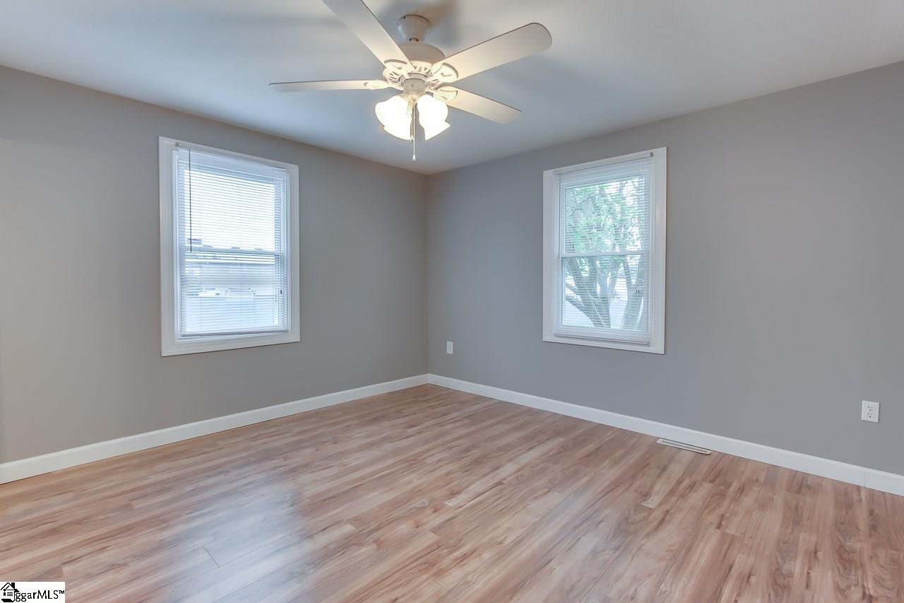 570 Victor Hill Road Greer, SC 29651 - Photo 10 of 33