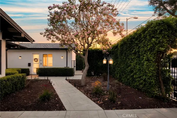 $2,200 | 7302 Woodley Avenue, Van Nuys, CA 91406