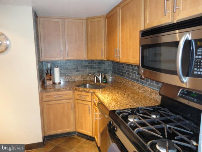 1417 Northgate Square, Unit 14172 Reston, VA 20190 - Photo 5 of 14 Kitchen