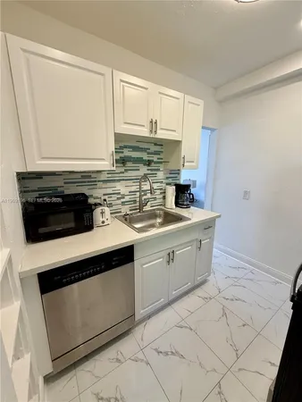 $3,500 | 1542 Jefferson Avenue, Unit 8, Miami Beach, FL 33139