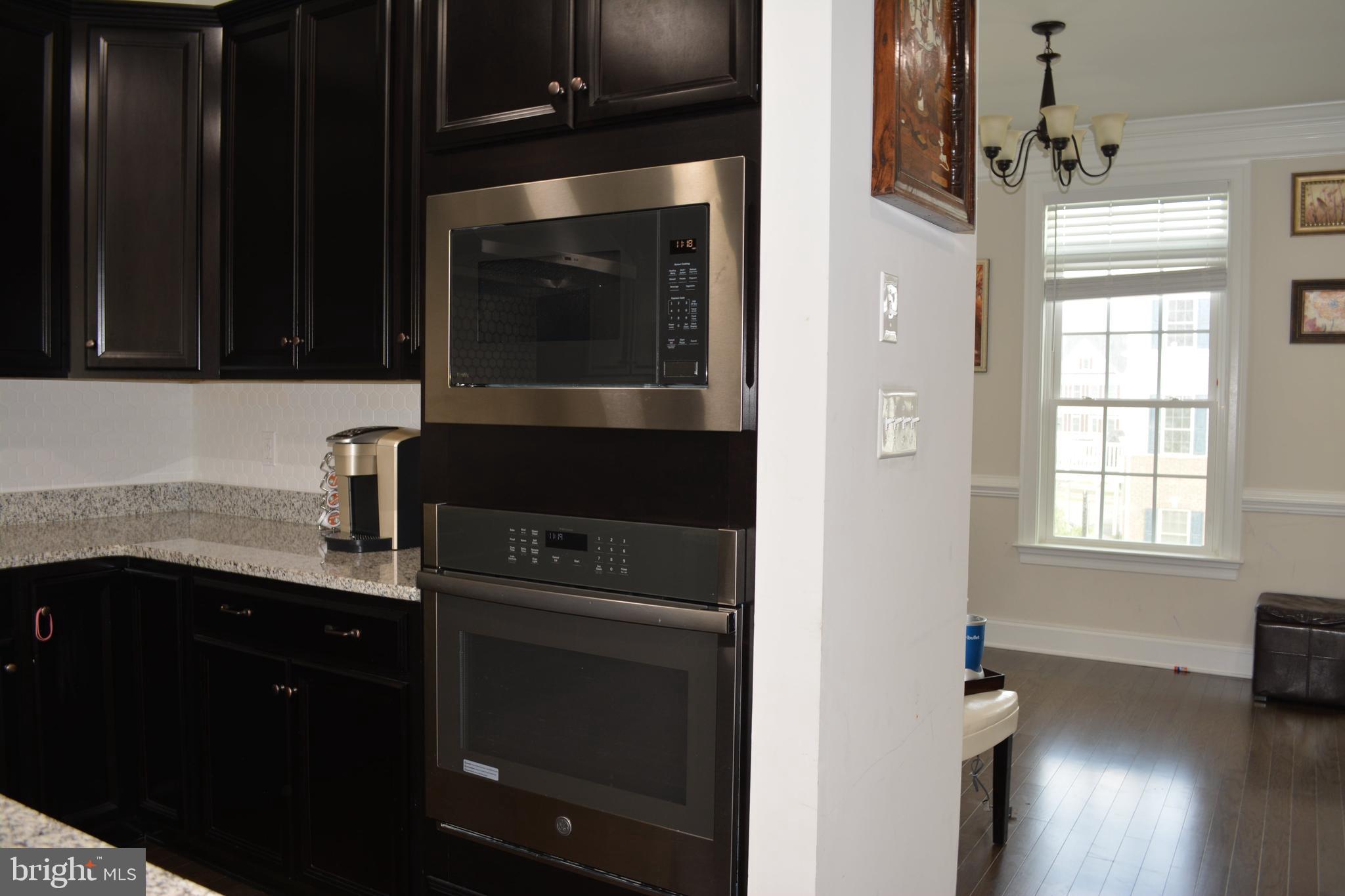 847 Stonecliffe Road Malvern, PA 19355 - Photo 13 of 15 Wall oven
