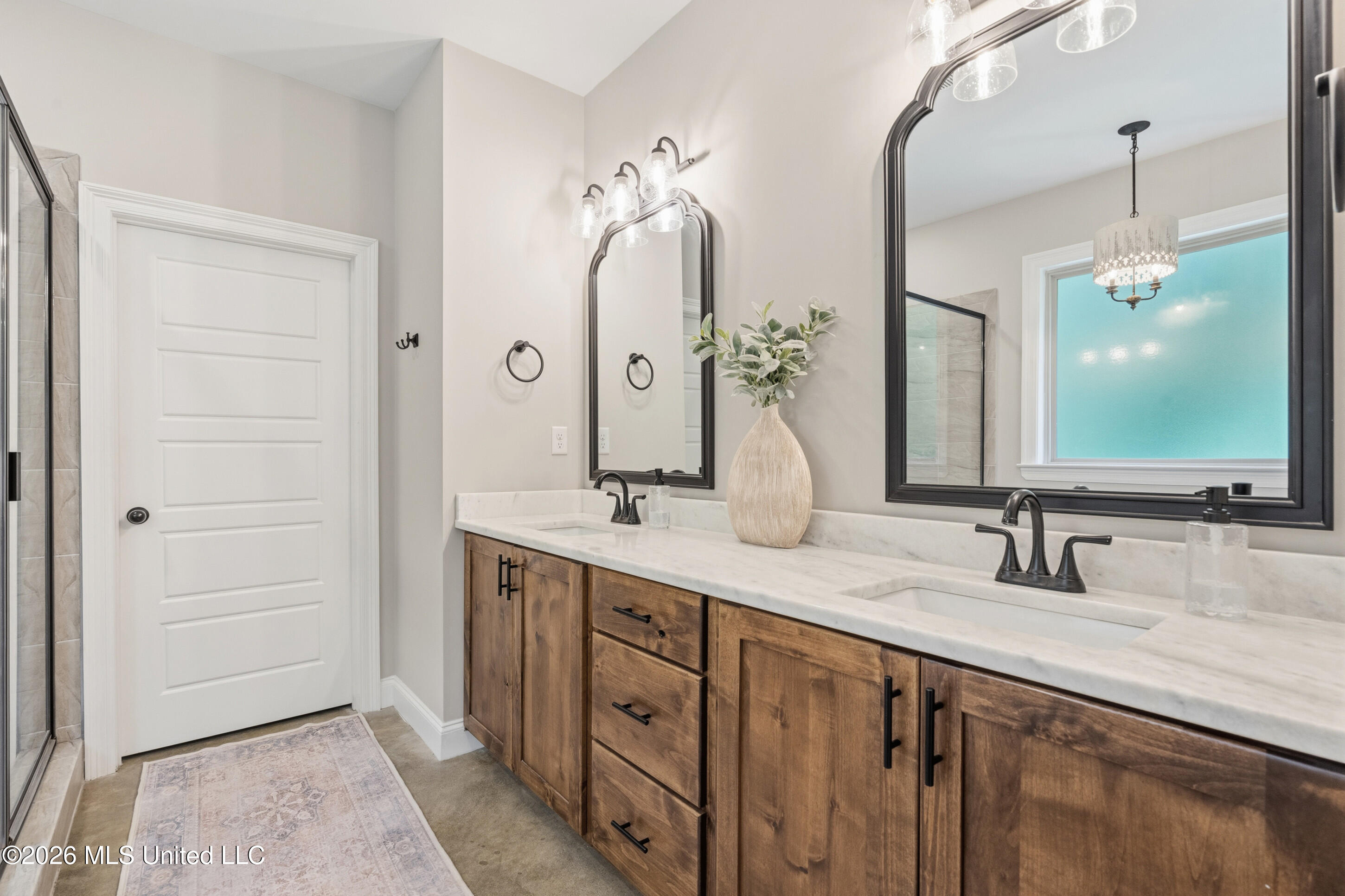4411 Hunter Cove Hernando, MS 38632 - Photo 16 of 34 Primary Bathroom