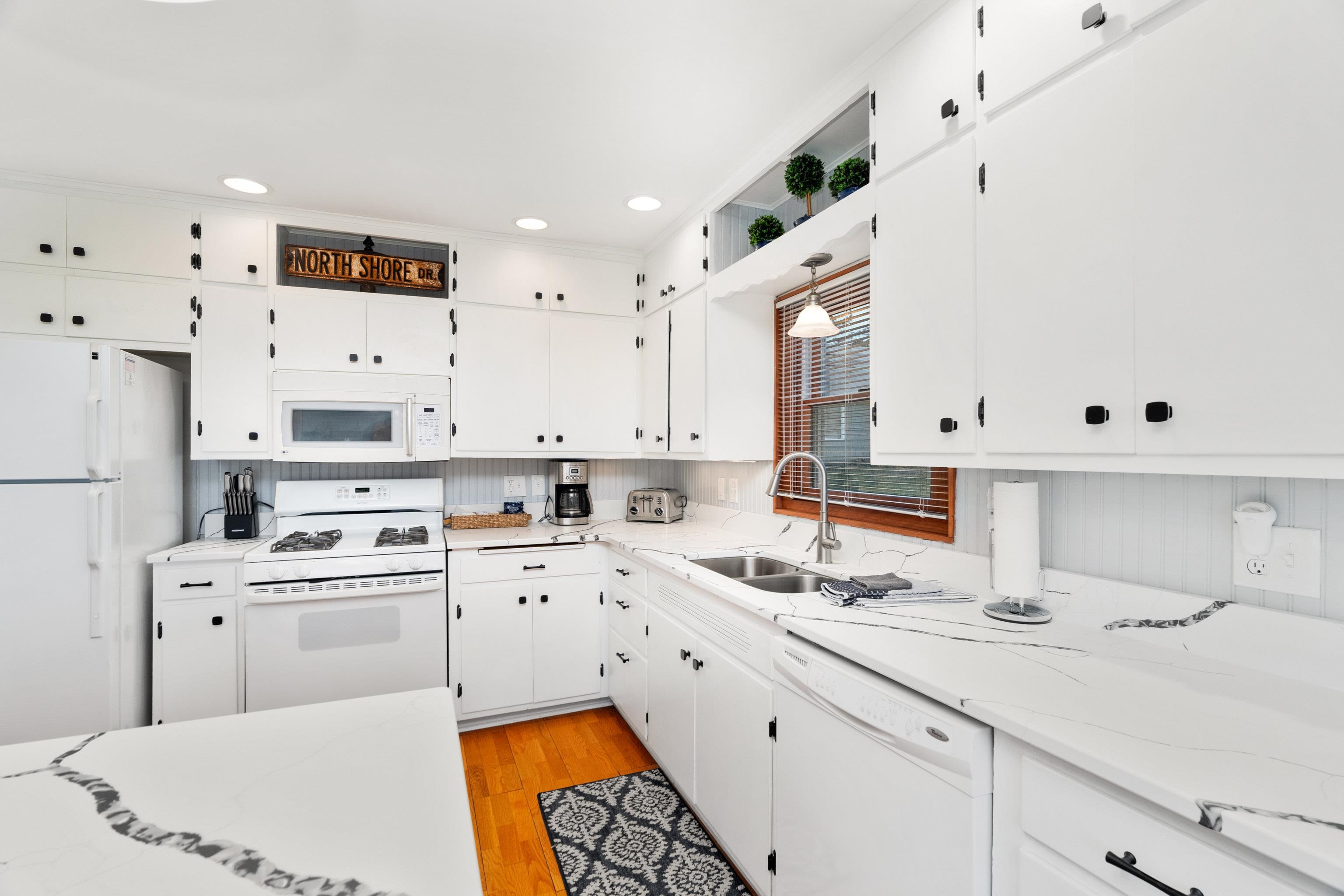 107 South Avenue Two Harbors, MN 55616 - Photo 15 of 58 Kitchen