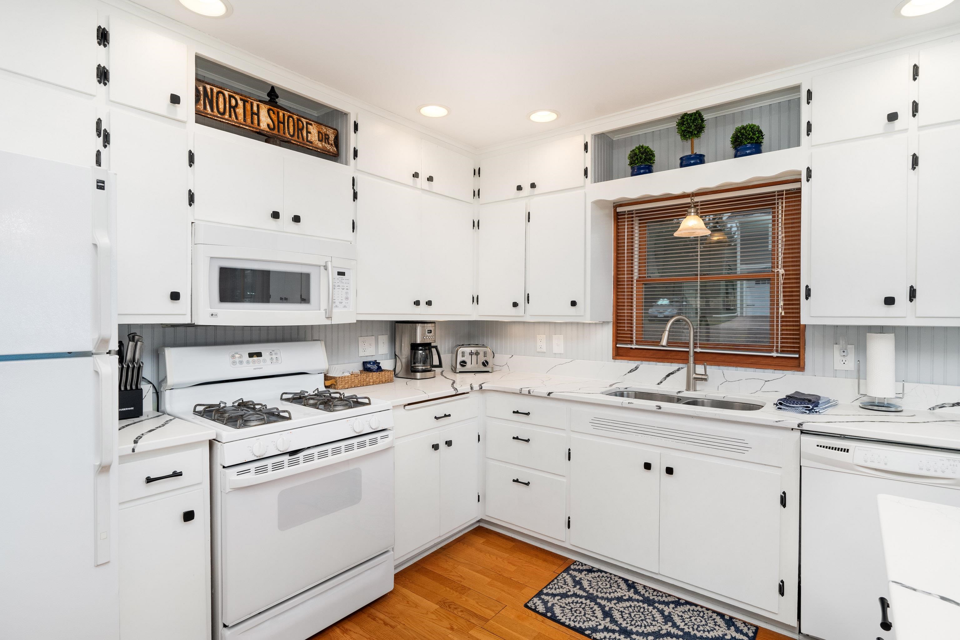107 South Avenue Two Harbors, MN 55616 - Photo 18 of 58 Kitchen